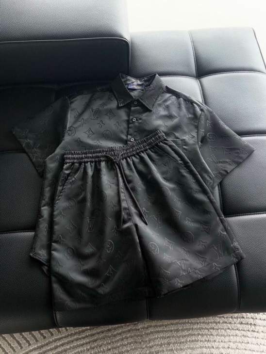 Picture of LV Shirt Pant Suits _SKULVM-3XLxetr1023338